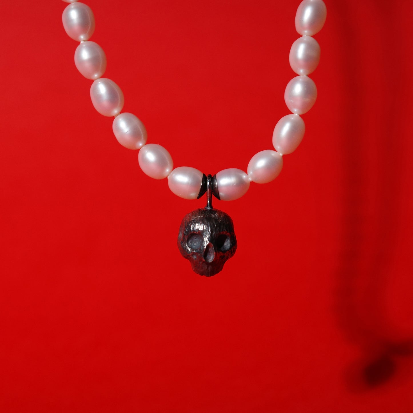 PEARL NECKLACE WITH SKULL