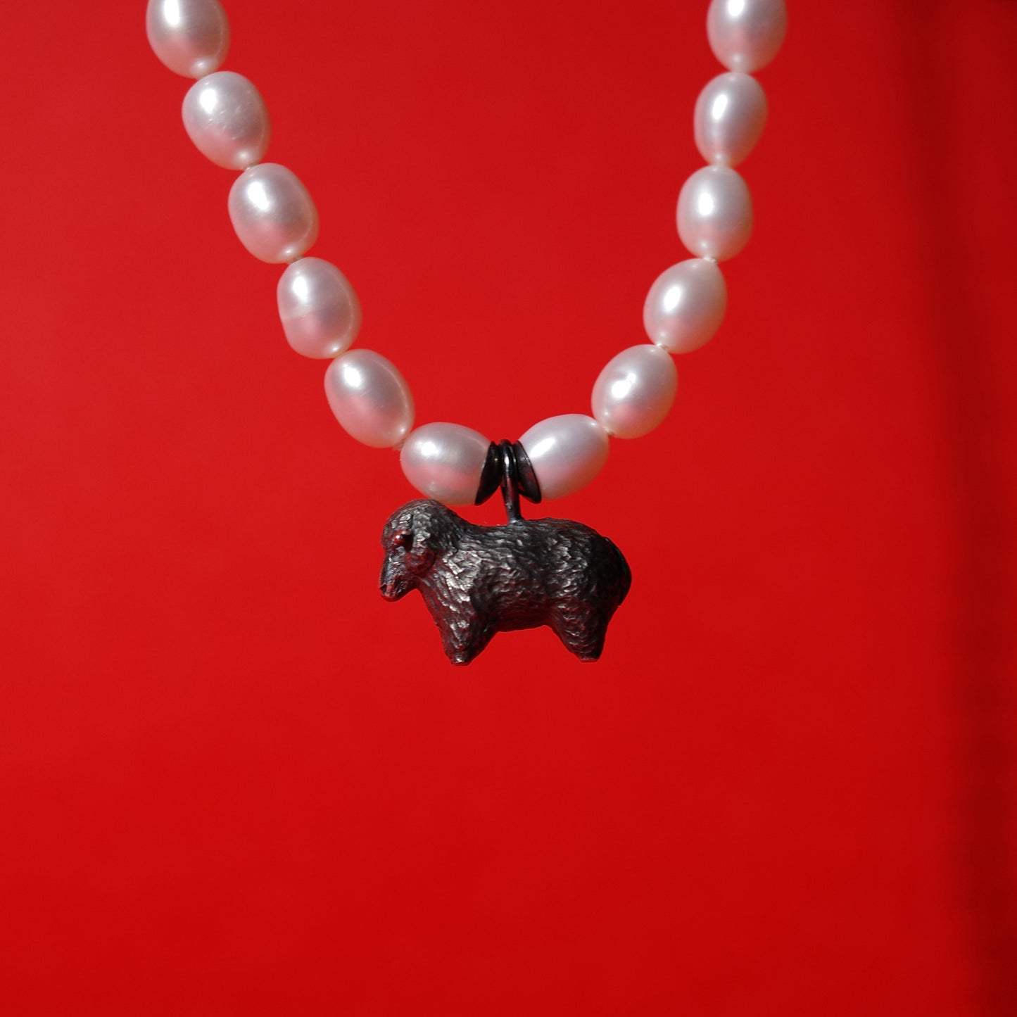 PEARL NECKLACE WITH SHEEP